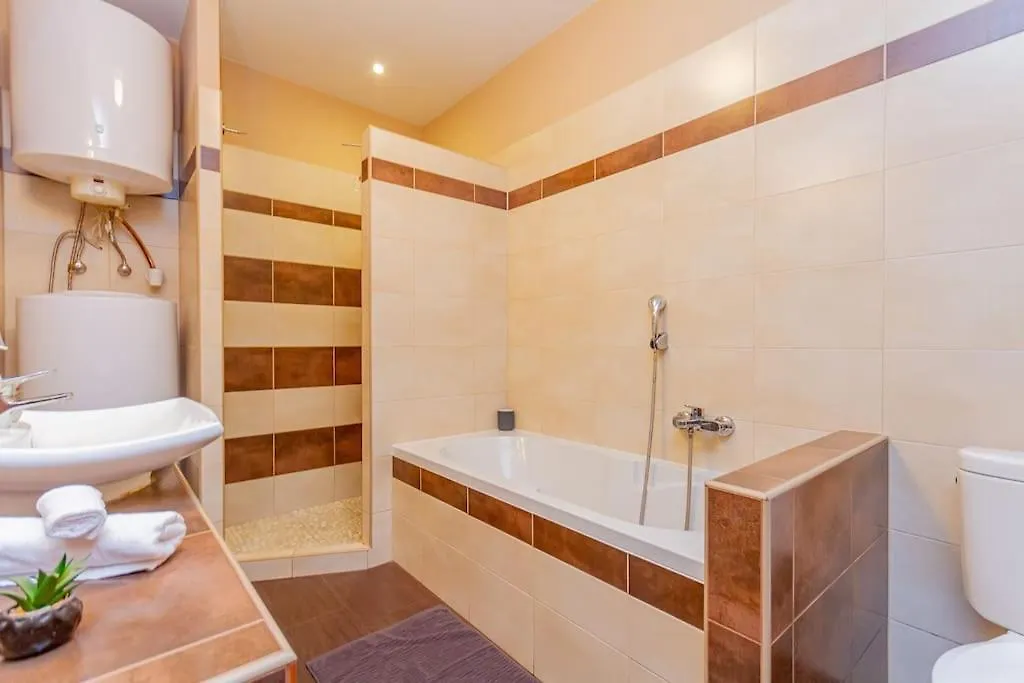 Synagogue Loft 3Br Free Parking Apartman Budapest