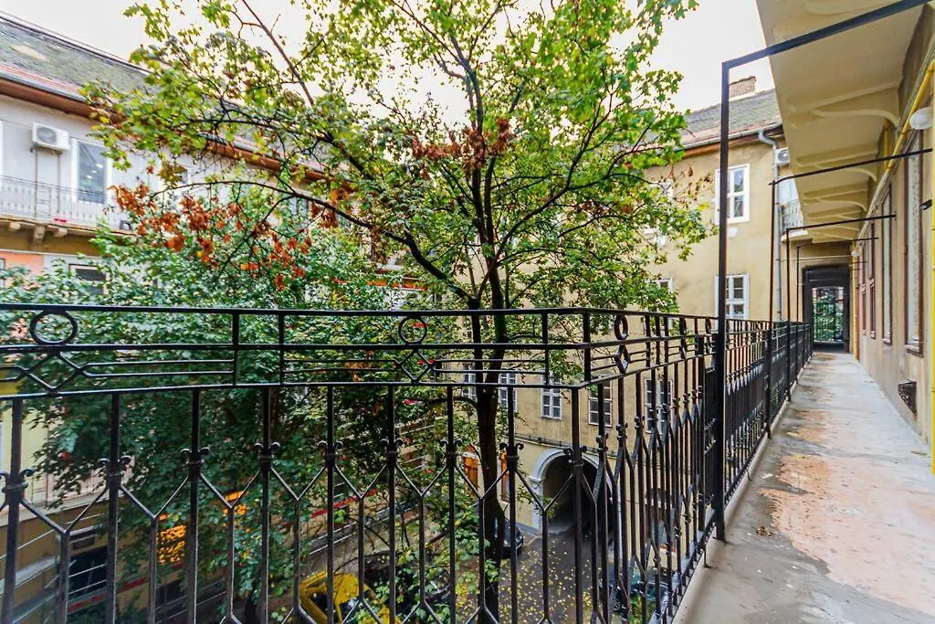 Synagogue Loft 3Br Free Parking Apartman Budapest